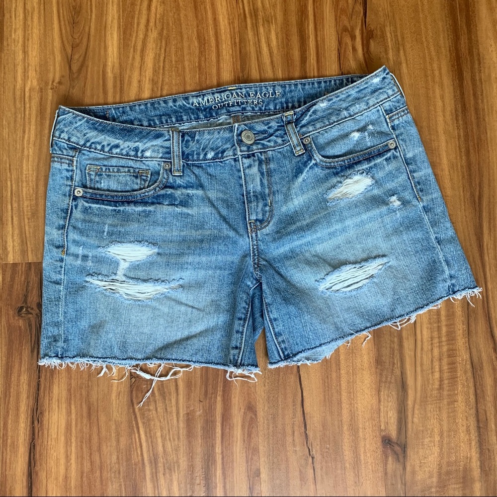 AE Distressed Shorts - Light Wash